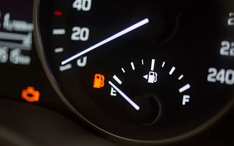 چراغ بنزین تیبا چند کیلومتر میره؟